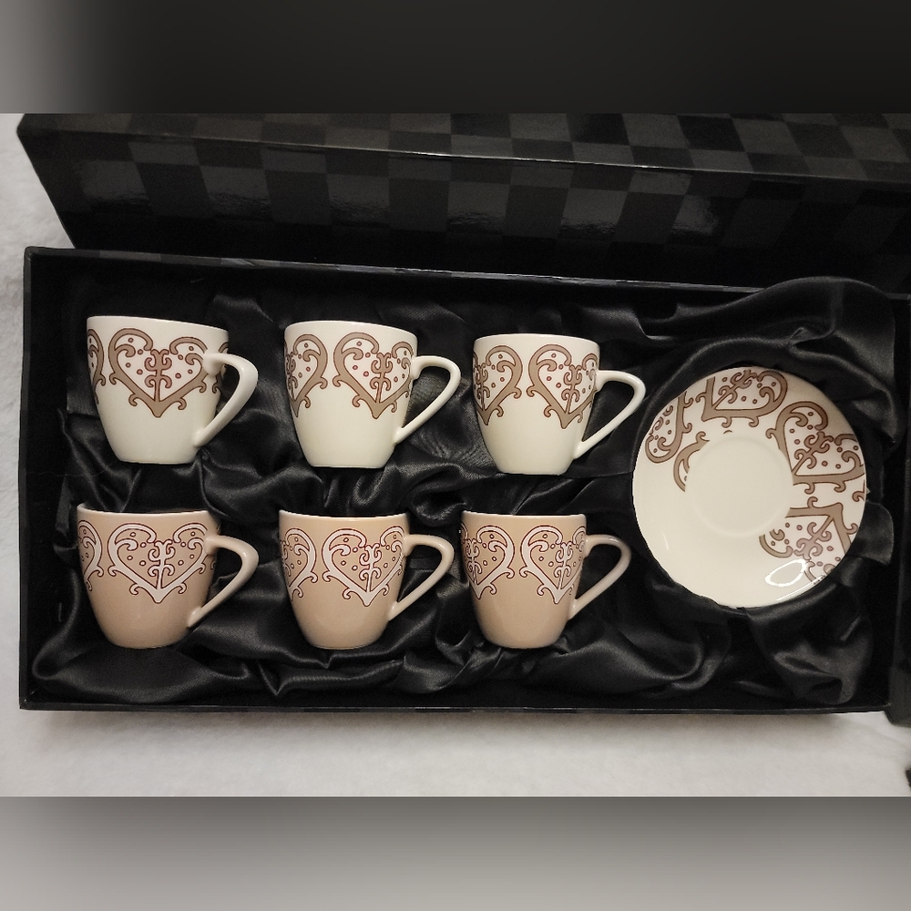 Saks Fifth Avenue Clasic Coffee &  Tee With Teapot And  Cut All In Originals Box